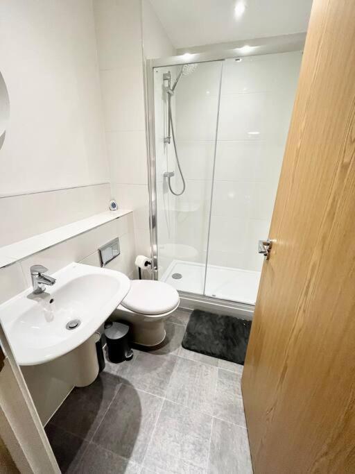 Spacious 2 Bed Ground Floor Apartment, Free Parking, Close To Historic Dockyard & Gunwharf Quays Portsmouth Exterior photo