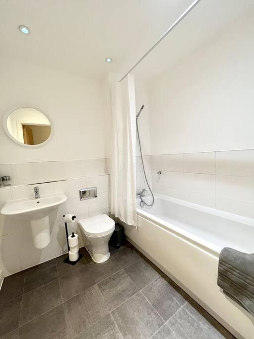 Spacious 2 Bed Ground Floor Apartment, Free Parking, Close To Historic Dockyard & Gunwharf Quays Portsmouth Exterior photo